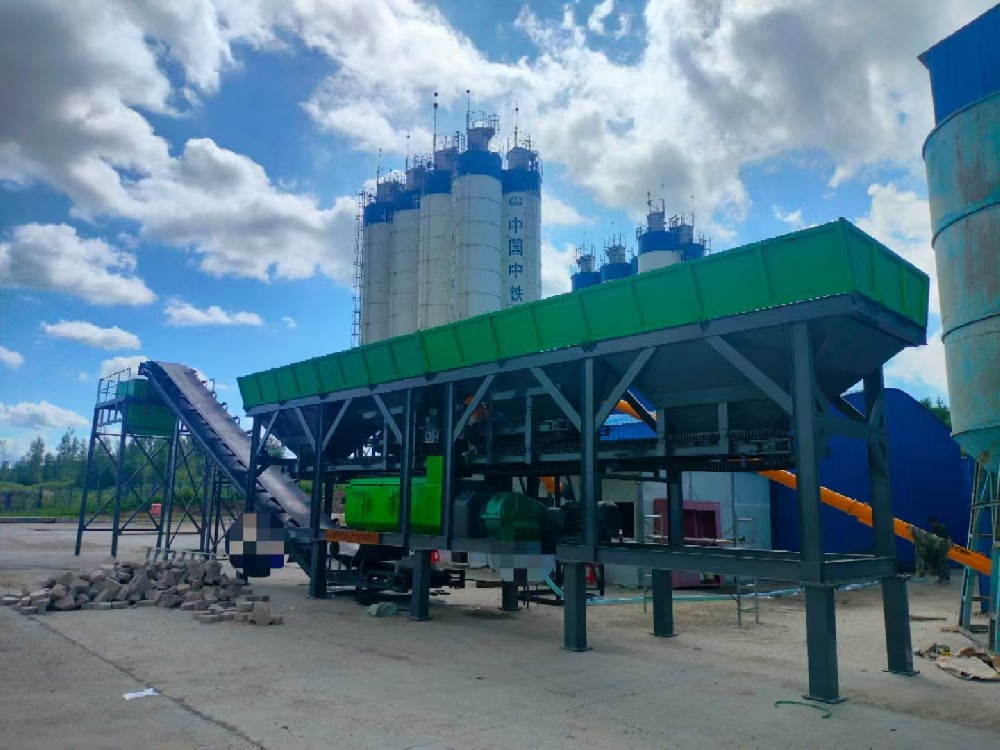 Longye Machinery at the site of the HZS35 mobile concrete mixing plant in Kyrgyzstan